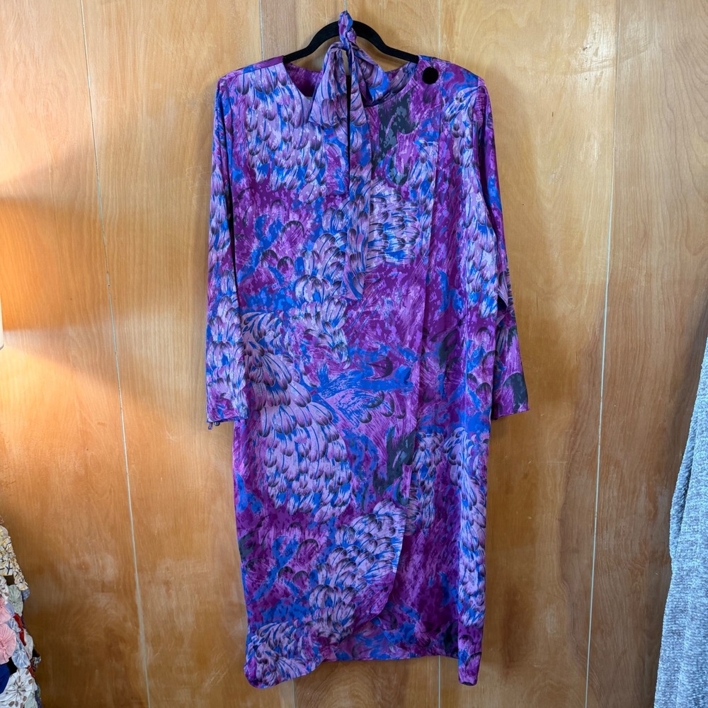 Vintage La Chemise Purple Blue Abstract Print Tie Neck Midi Dress Made in USA 16
